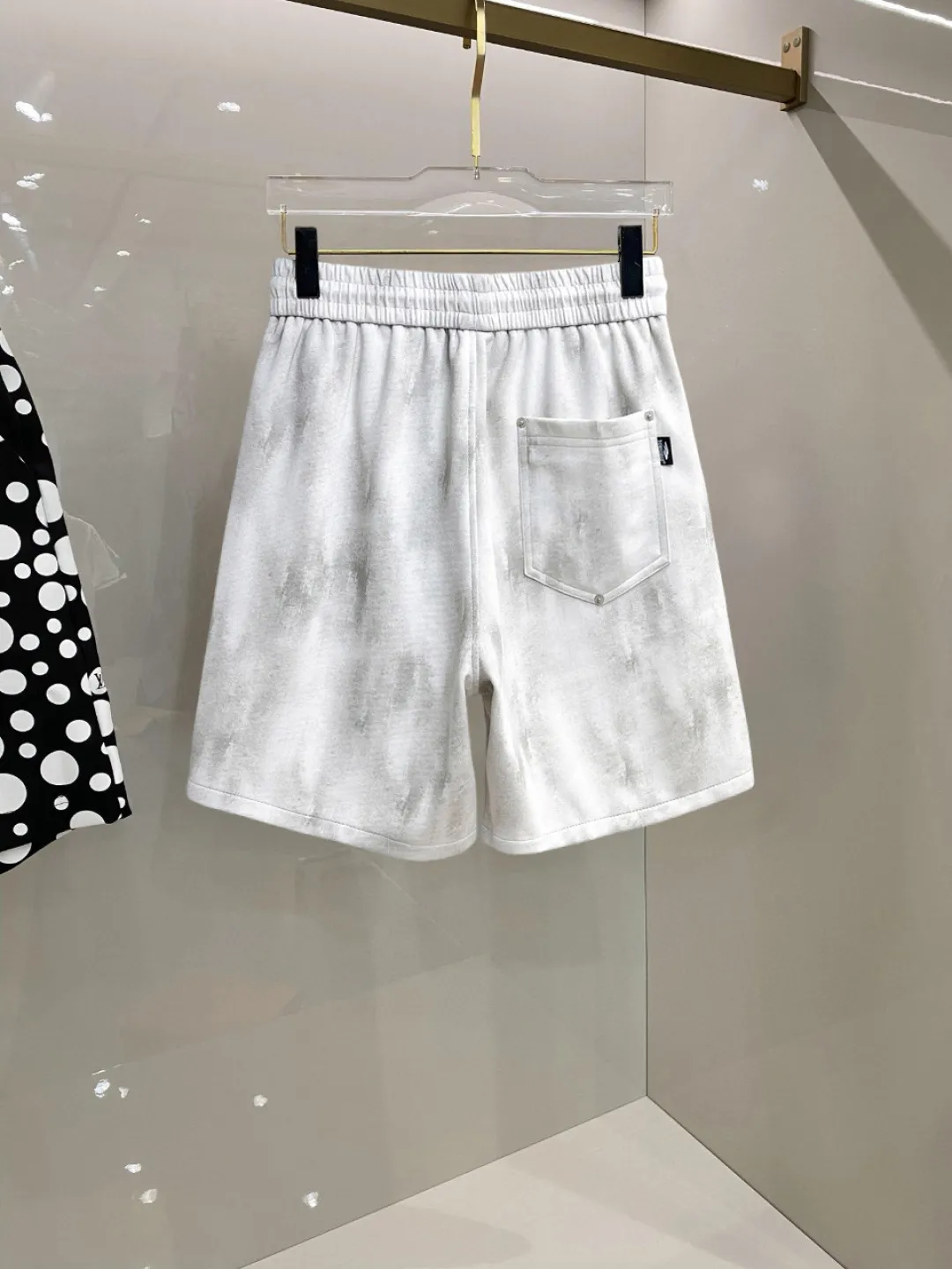 Balenciaga's three-standard complete 2026 summer New Arrival men's casual shorts, advanced custom-made Breathable fabric, Breathable fabric, extremely stretchy and comfortable, impeccable details, top-grade accessories, original logo design concept, delicate and soft feel! The upper body fit is awesome! Size: M-XXXL Please state your height and weight when ordering